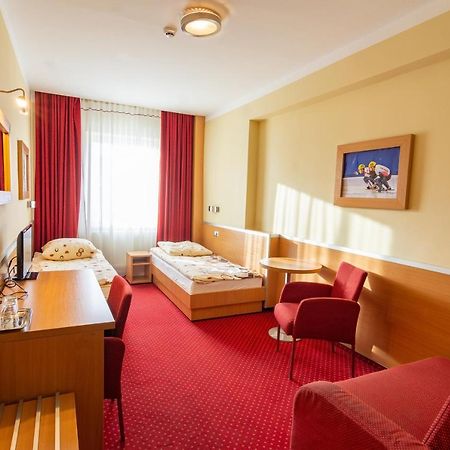 Dom Sportowca Blonie - Mosir Hotel Sanok Exterior photo