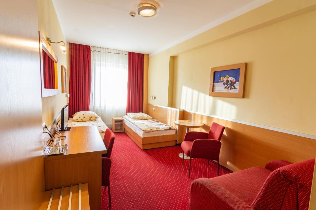 Dom Sportowca Blonie - Mosir Hotel Sanok Exterior photo